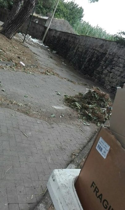 PATERNO': DISAGI PER LA RACCOLTA RIFIUTI, LE FOTO DEI NOSTRI LETTORI
