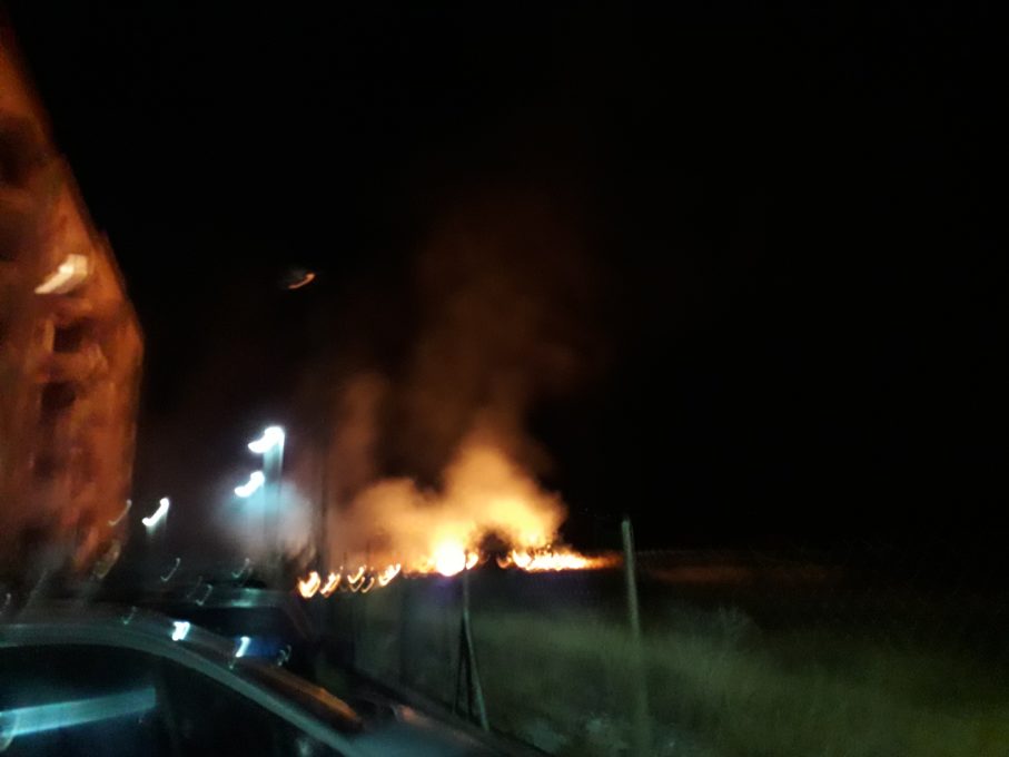 PATERNO’: STERPAGLIE A FUOCO VICINO ALLE CASE