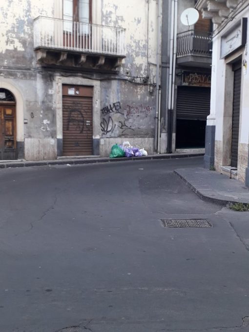 PATERNÒ, RIFIUTI IN STRADA, SITUAZIONE CRITICA
