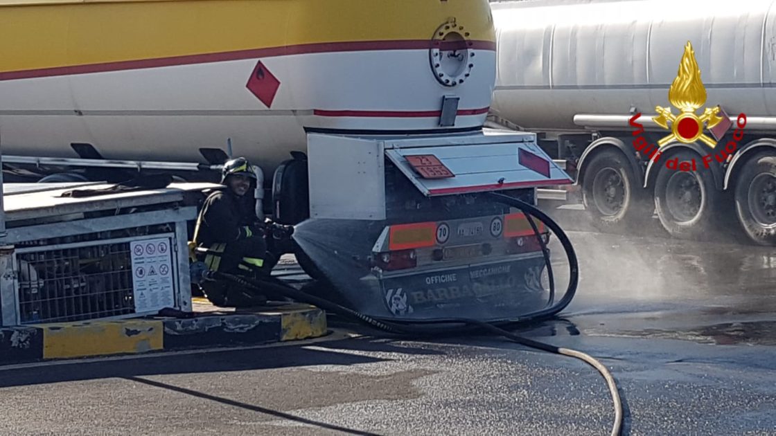 MASCALUCIA: CISTERNA PERDE GAS, INTERVENTO POMPIERI