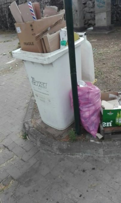PATERNO': DISAGI PER LA RACCOLTA RIFIUTI, LE FOTO DEI NOSTRI LETTORI