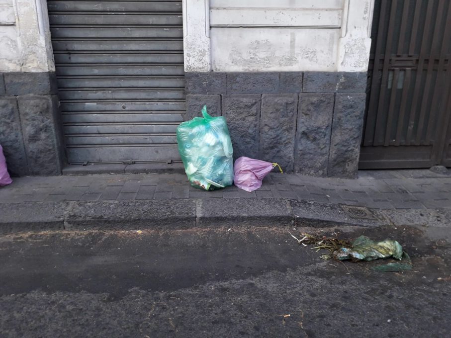 PATERNÒ, RIFIUTI IN STRADA, SITUAZIONE CRITICA