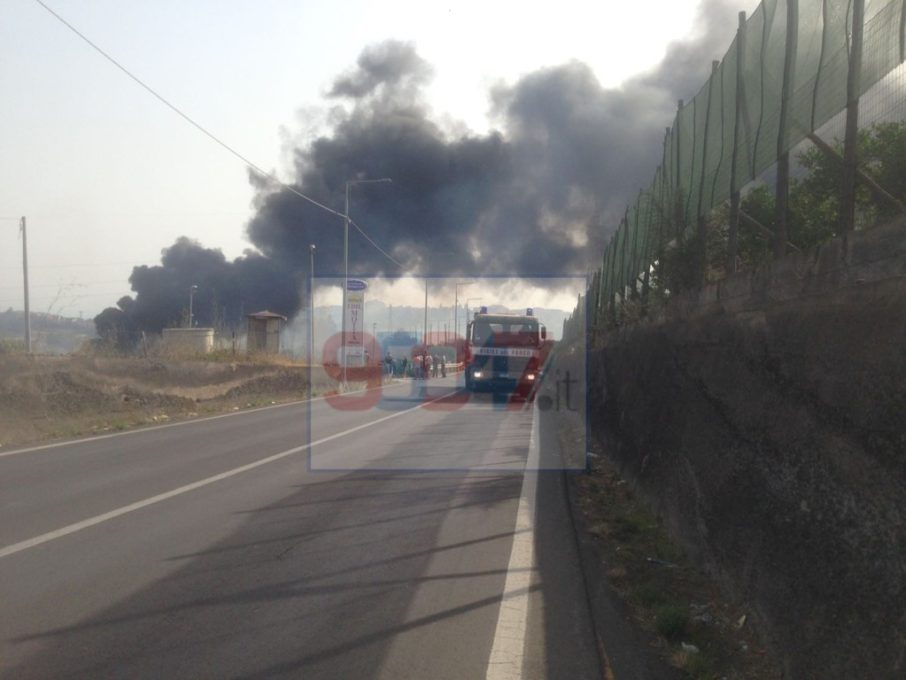 INCENDI A PATERNO' E MOTTA, ENORMI DANNI PER UN AZIENDA