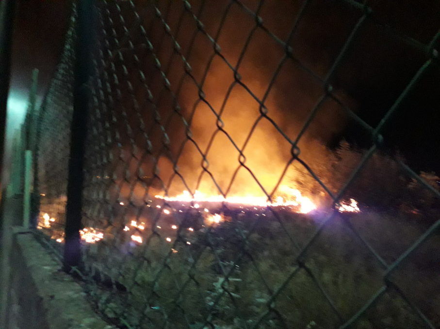 PATERNO’: STERPAGLIE A FUOCO VICINO ALLE CASE