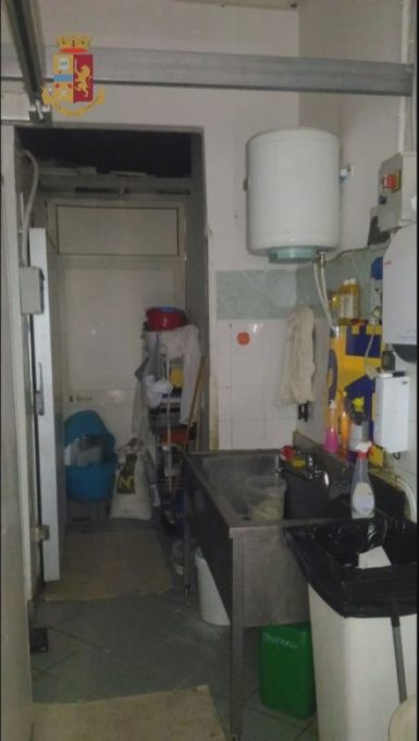 SAN GIOVANNI LA PUNTA: SCARSO IGIENE E LAVORO NERO IN UN MINIMARKET - LE FOTO