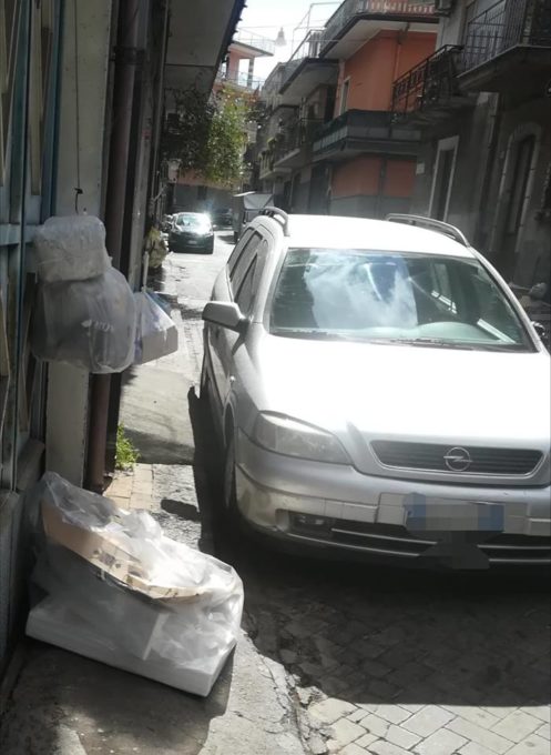 PATERNO': DISAGI PER LA RACCOLTA RIFIUTI, LE FOTO DEI NOSTRI LETTORI