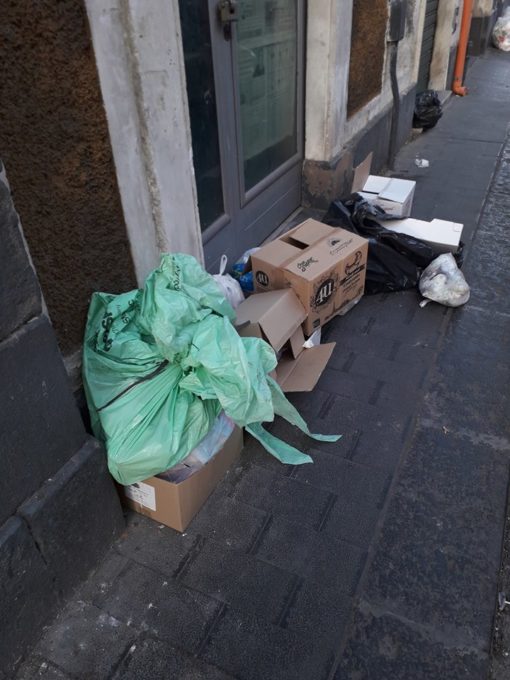 PATERNÒ, RIFIUTI IN STRADA, SITUAZIONE CRITICA