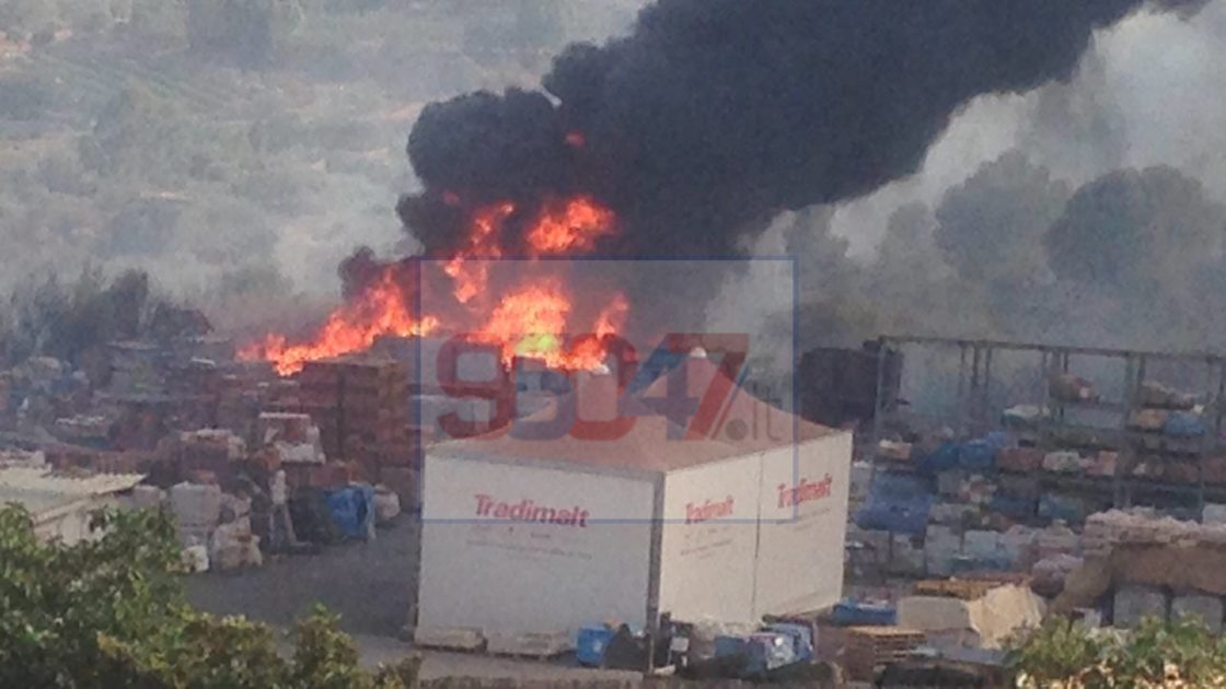 INCENDI A PATERNO' E MOTTA, ENORMI DANNI PER UN AZIENDA