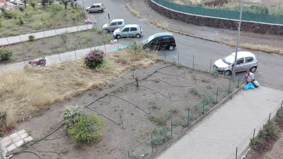 PATERNO': DISAGI PER LA RACCOLTA RIFIUTI, LE FOTO DEI NOSTRI LETTORI