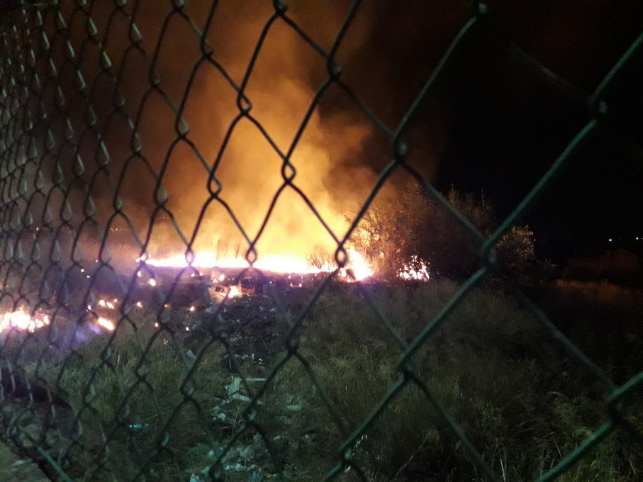 PATERNO’: STERPAGLIE A FUOCO VICINO ALLE CASE