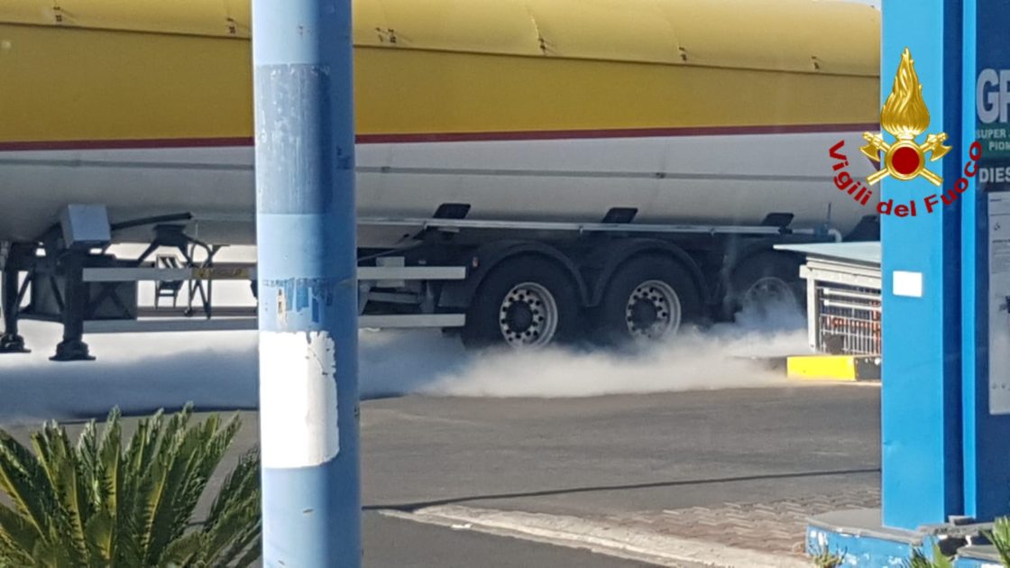 MASCALUCIA: CISTERNA PERDE GAS, INTERVENTO POMPIERI