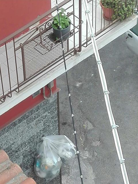 PATERNO': DISAGI PER LA RACCOLTA RIFIUTI, LE FOTO DEI NOSTRI LETTORI