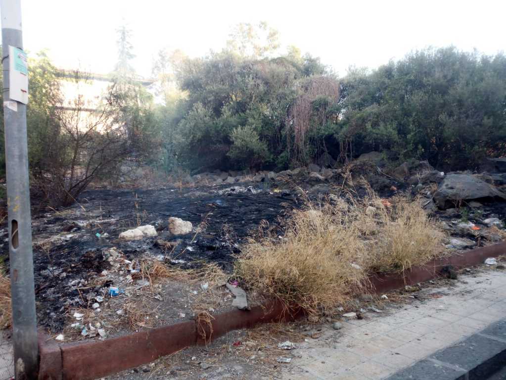 PATERNO': INTERVENTO DEI VIGILI DEL FUOCO PER UN INCENDIO DI STERPAGLIE