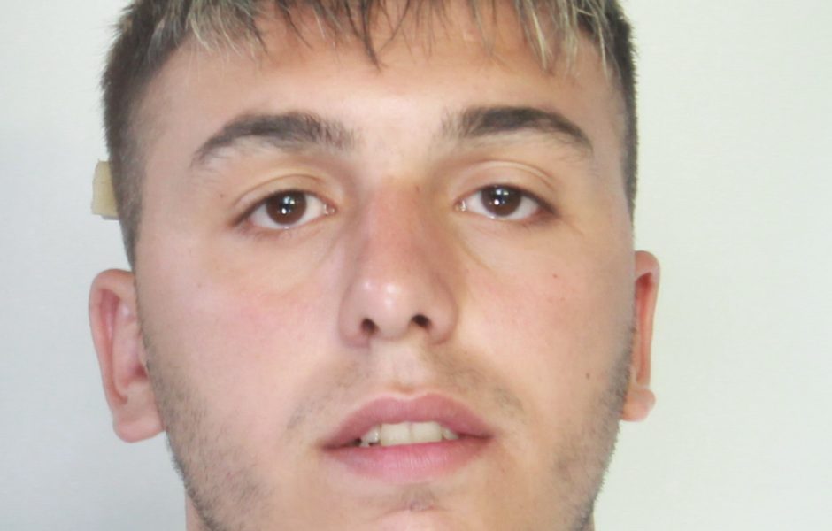 CATANIA: Rubano un'auto e chiedono il riscatto mentre la vittima è dalla Polizia per fare la denuncia - FOTO