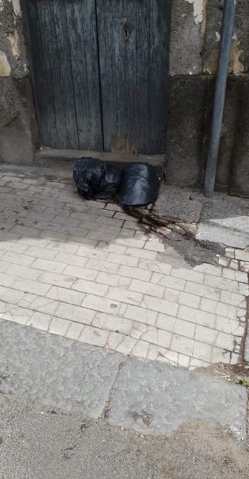 PATERNO': DISAGI PER LA RACCOLTA RIFIUTI, LE FOTO DEI NOSTRI LETTORI