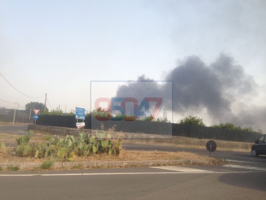 INCENDI A PATERNO' E MOTTA, ENORMI DANNI PER UN AZIENDA