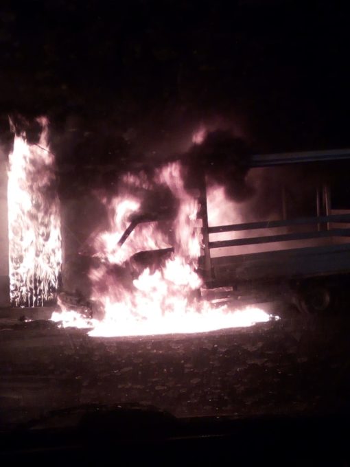 A FUOCO UN FURGONE IN VIA CIRCUMVALLAZIONE - VIDEO E FOTO