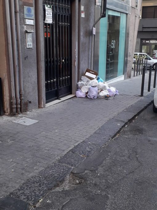PATERNÒ, RIFIUTI IN STRADA, SITUAZIONE CRITICA