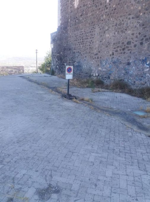 PATERNÒ BUCA NON SEGNALATA AL CASTELLO, BIMBA DI 10 ANNI SI FERISCE LIEVEMENTE