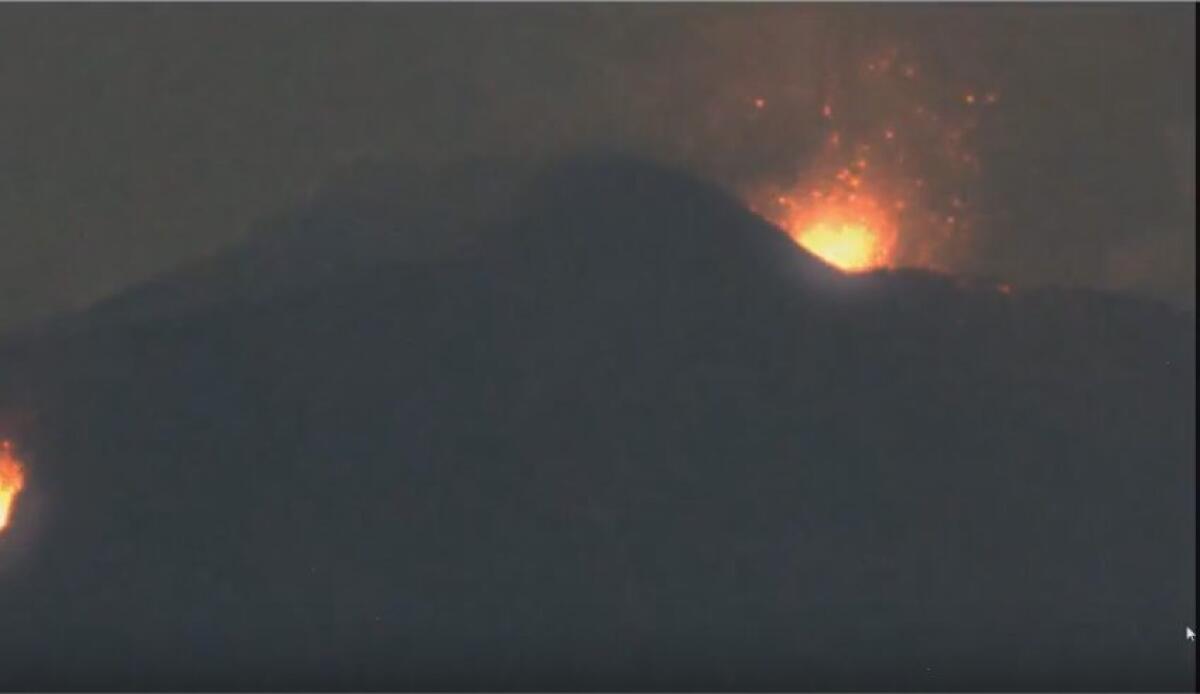 ERUZIONE DELL’ETNA IN DIRETTA DALLA WEBCAM - 