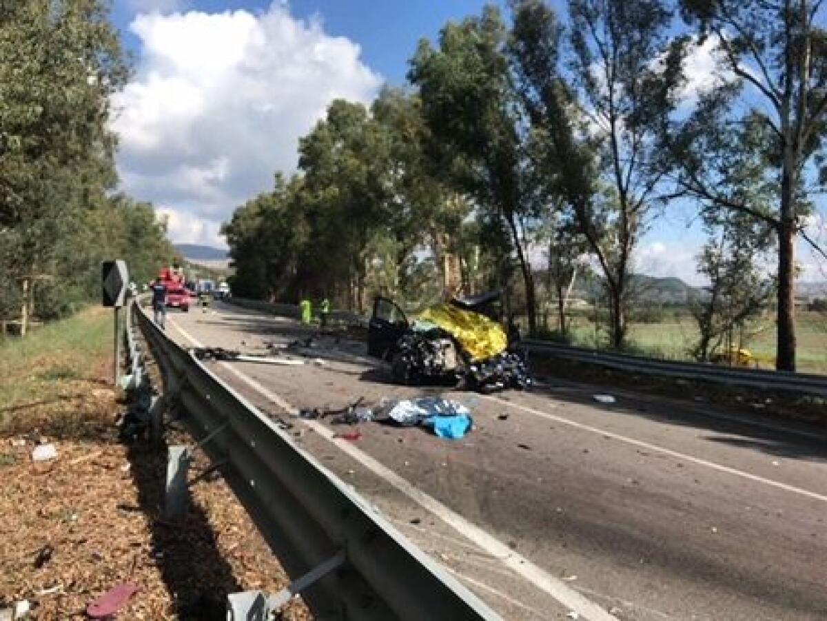 SCONTRO AUTO CAMION ALLE PORTE DI CALTANISSETTA - PADRE E 2 FIGLI VITTIME INCIDENTE - 