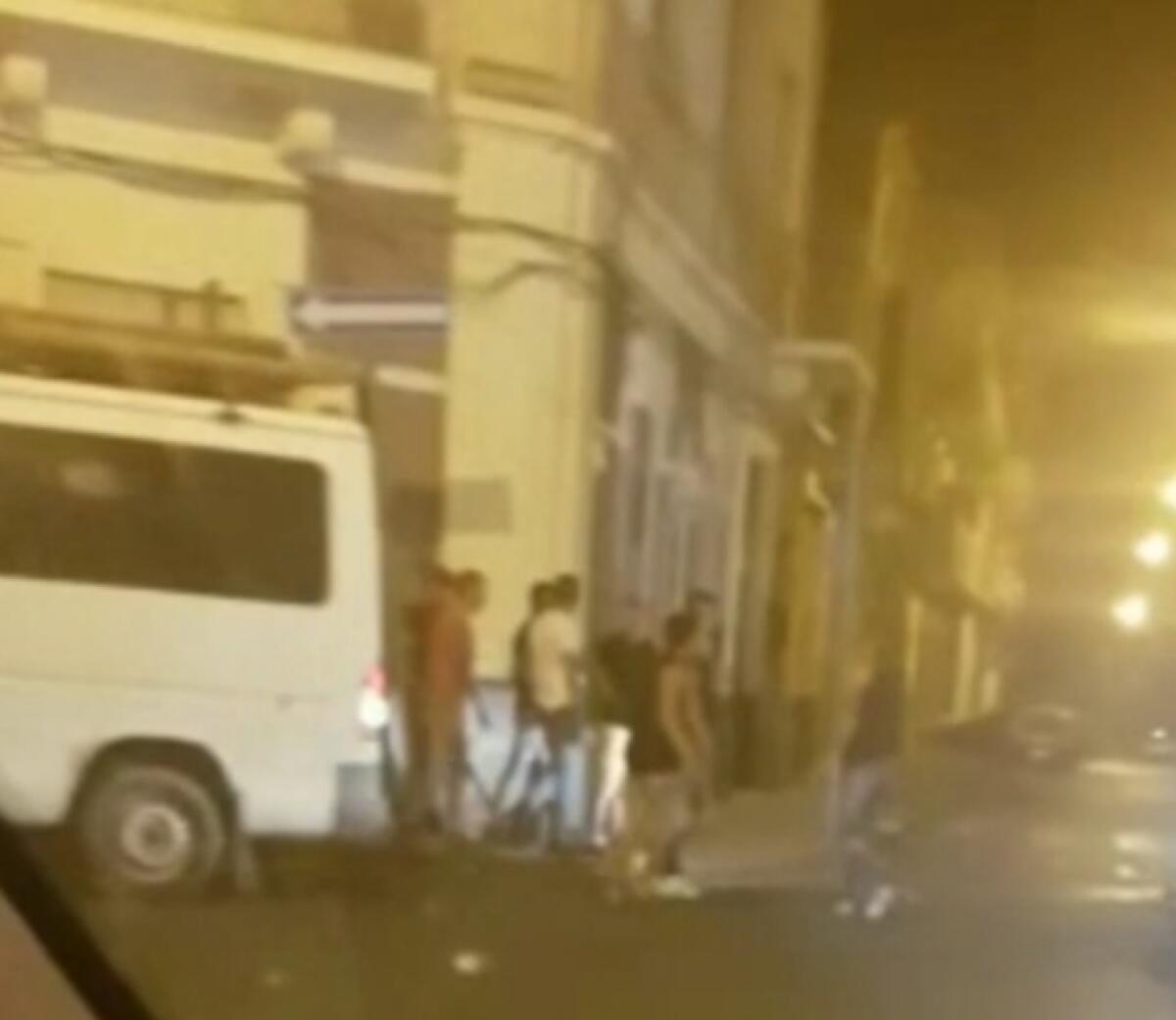 PATERNO': RISSA TRA STRANIERI  INTERVENGONO I CARABINIERI, FERITI - 