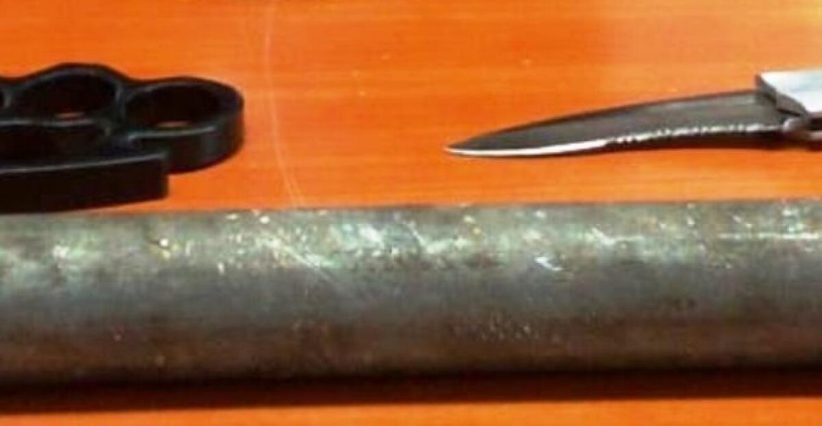 MINEO: SENZA PATENTE NÉ ASSICURAZIONE AGGREDISCE I CARABINIERI, DENUNCIATO - 