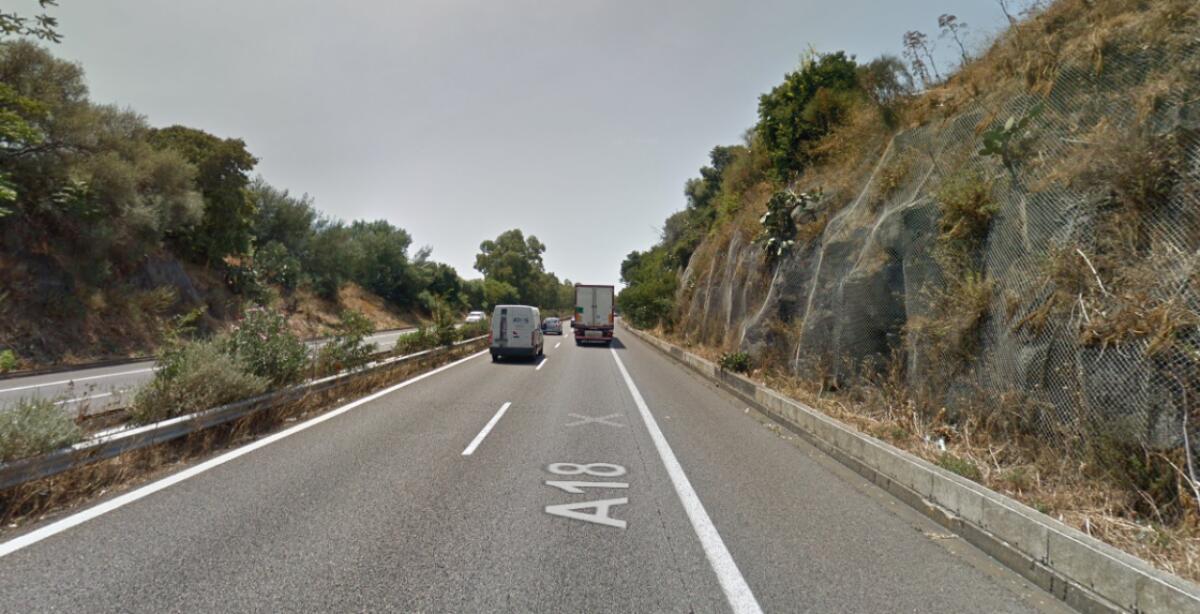 INCIDENTE SULL'A18 NEI PRESSI DELLO SVINCOLO ACIREALE, TRAFFICO FORTEMENTE RALLENTATO - 