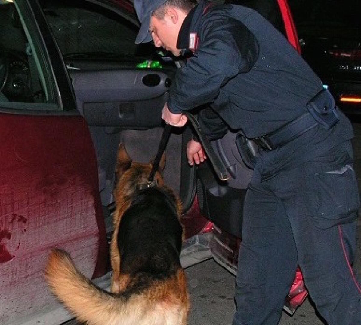 BELPASSO: DENUNCIATO PUSHER MINORENNE - 