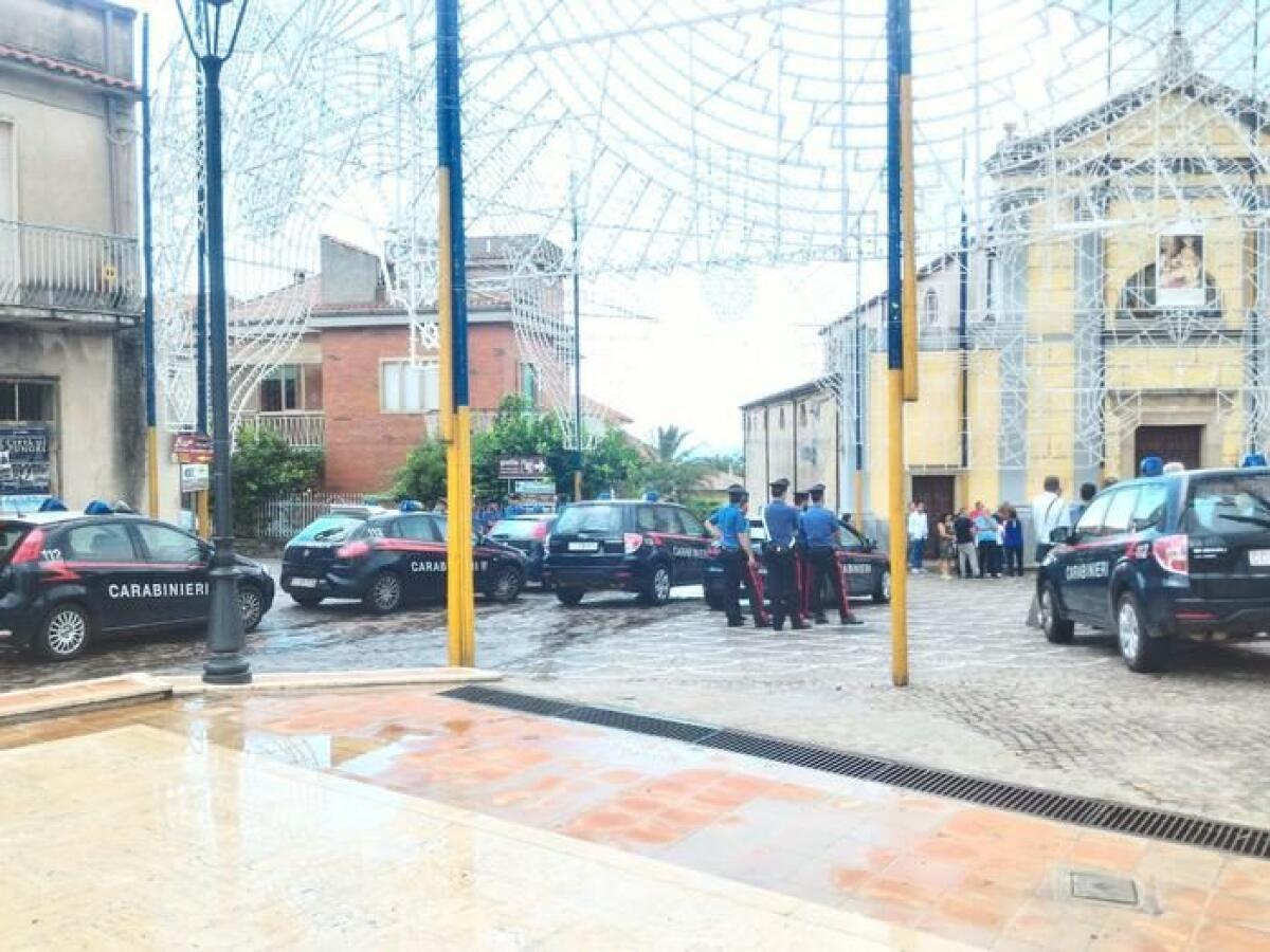 CALABRIA: BOSS VUOLE PORTARE STATUA DELLA MADONNA, BLOCCATA PROCESSIONE - 