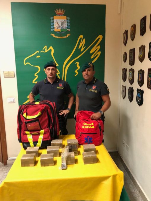 CATANIA: HASHISH A BORDO DI AUTO MEDICA, DUE ARRESTI