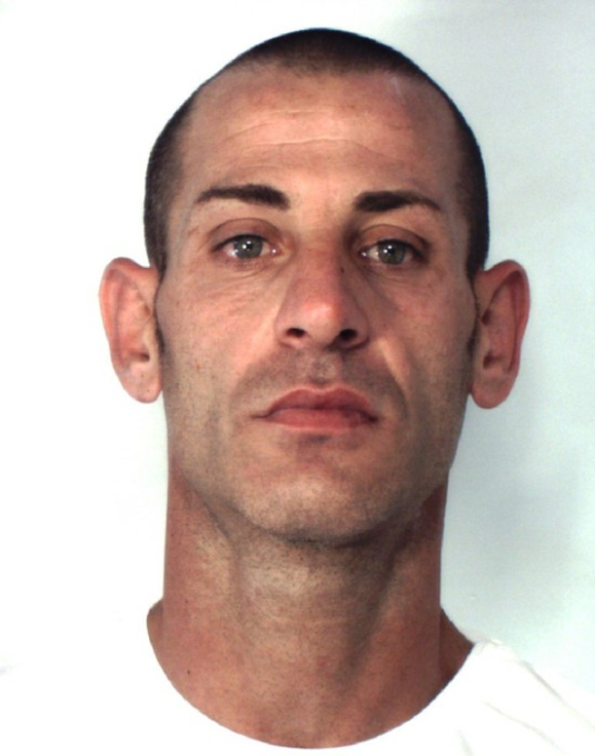 CATANIA: FRATTURA LA FALANGE AD UN'ANZIANA PER PORTARLE VIA LA FEDE