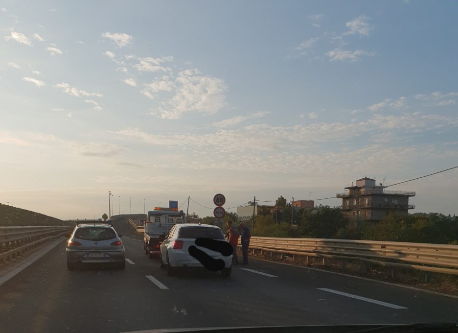 SS121 TAMPONAMENTO NEI PRESSI DELLO SVINCOLO PIANO TAVOLA