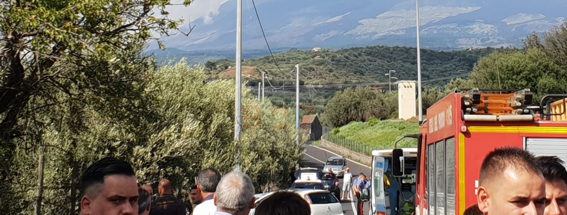 S.M. DI LICODIA: TRAGICO SCONTRO, MORTA UNA RAGAZZA DI 45 ANNI ED UN RAGAZZO DI 36 ANNI