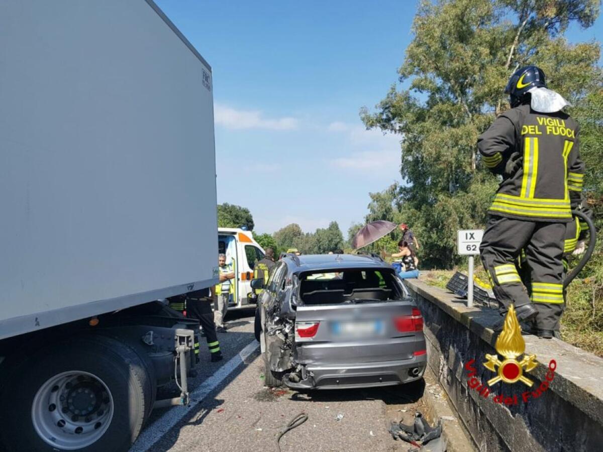 INCIDENTE SULLA CATANIA-MESSINA FRA UN TIR E 3 AUTO: 67ENNE IN PROGNOSI RISERVATA - 
