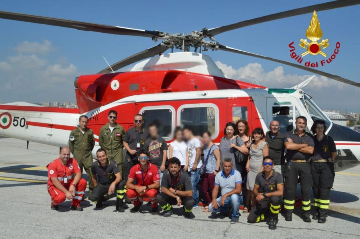 DELEGAZIONE DELL'ASSOCIAZIONE FAMIGLIE PERSONE DOWN NELLA SEDE AEROPORTUALE DEI VIGILI DEL FUOCO DI CATANIA - 
