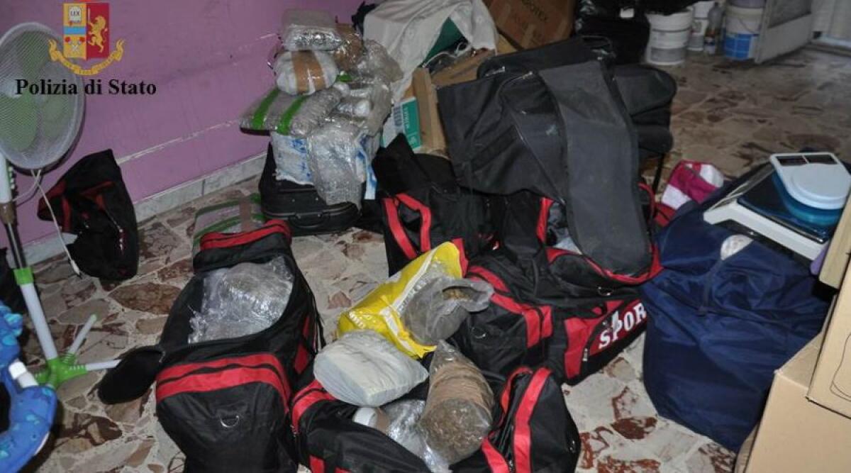 CATANIA: IN CASA 103 KG MARIJUANA,2 ARRESTI - 