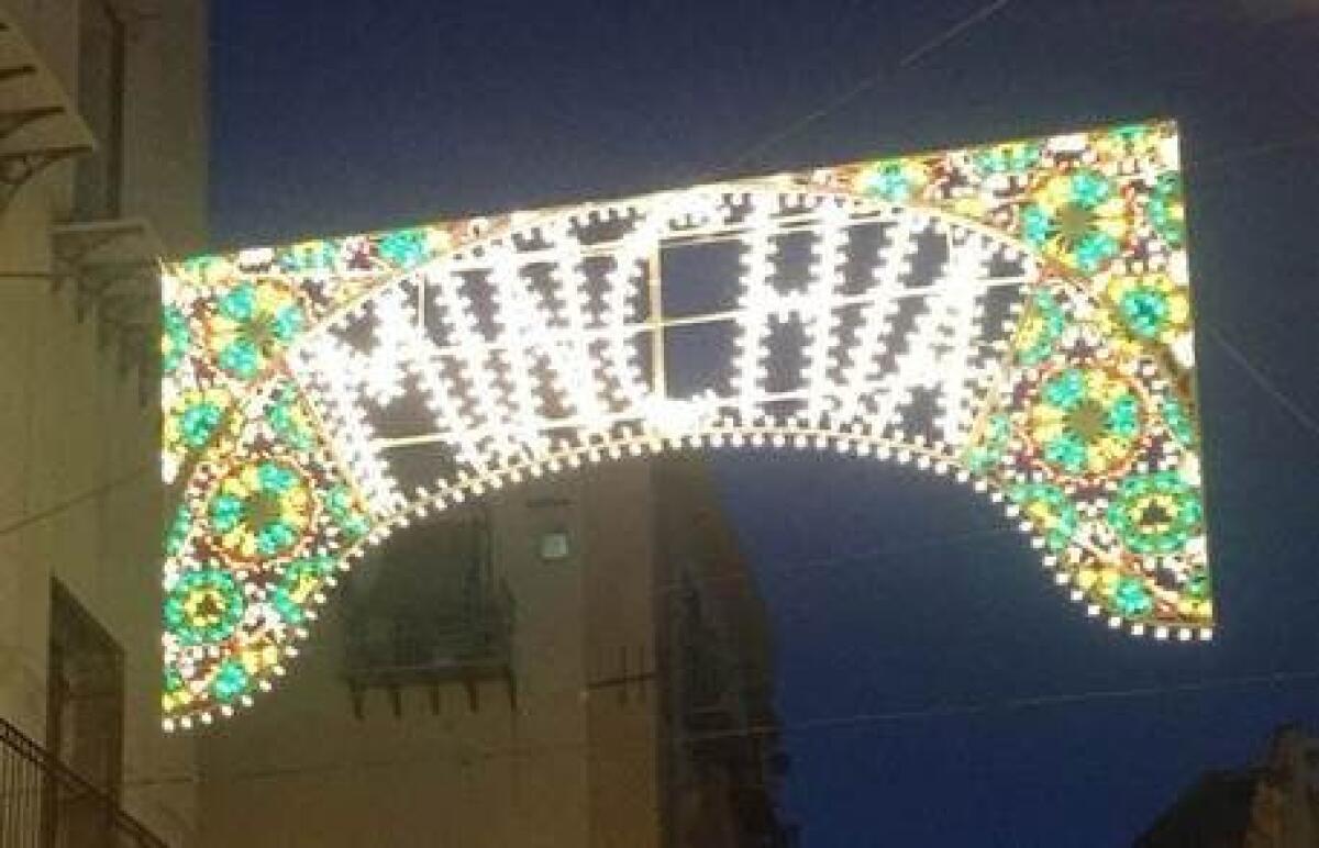 PALERMO: SCRITTA 'MINCHIA' SU LUMINARIA - 