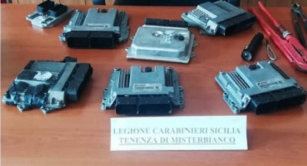 MISTERBIANCO: SU UN'AUTO RUBATA CON ARNESI DA SCASSO, ARRESTO E DENUNCIA - 
