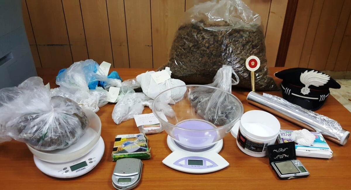 SAN GIOVANNI LA PUNTA: UTILIZZAVA IL GARAGE COME DEPOSITO-LABORATORIO DI DROGA, SEQUESTRATI OLTRE 4 CHILI FRA MARIJUANA E HASHISH - 