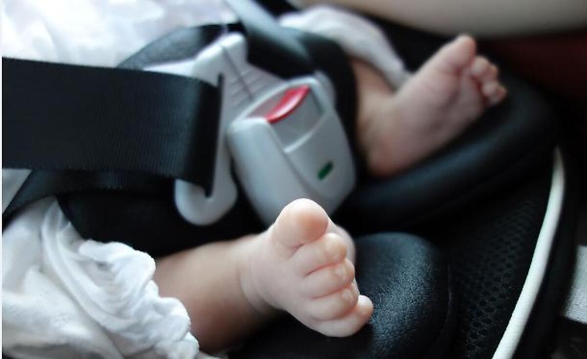 AUTO, SICUREZZA DEI BAMBINI: È LEGGE L'OBBLIGO DEI SEGGIOLINI SALVABEBÈ - 