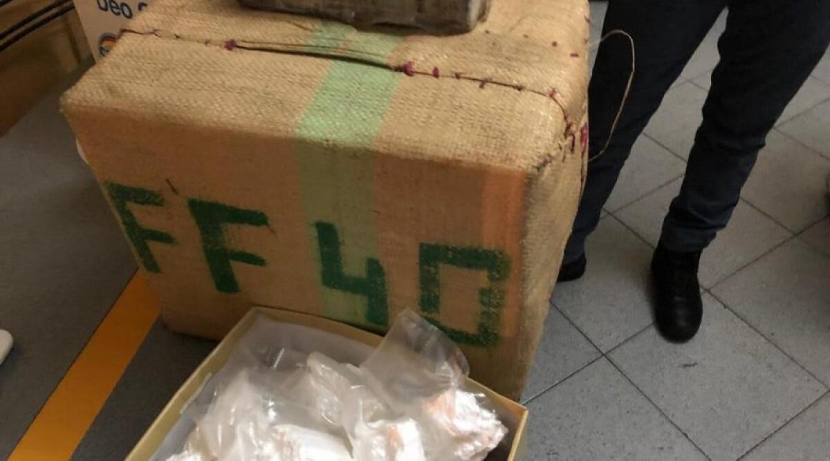 CATANIA: SEQUESTRATI SETTECENTOMILA EURO DI DROGA ED ARMI DIETRO IL FRIGO - 