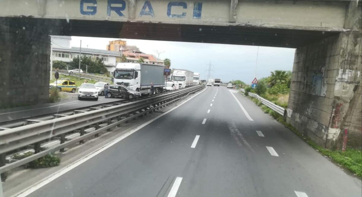 SS121 INCIDENTE AUTO-CAMION NEI PRESSI DELLO SVINCOLO DI MISTERBIANCO - TRAFFICO BLOCCATO - 