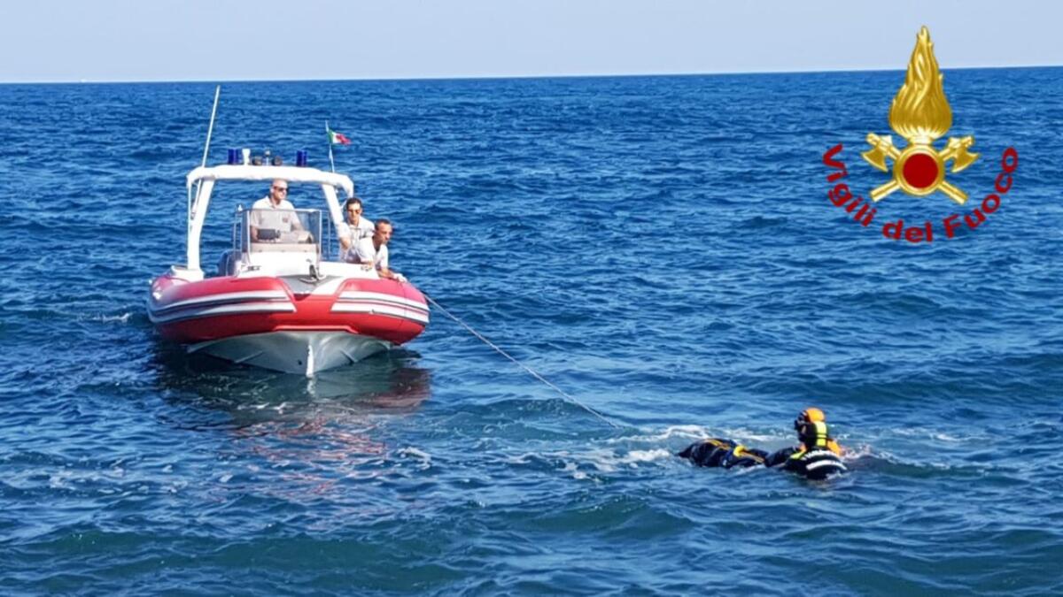 CATANIA: RECUPERATO DAI SOMMOZZATORI DEI VIGILI DEL FUOCO UN CADAVERE IN MARE - 