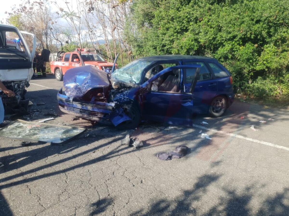 PATERNÓ: SCONTRO AUTO FURGONE A SAN MARCO, UN FERITO - 