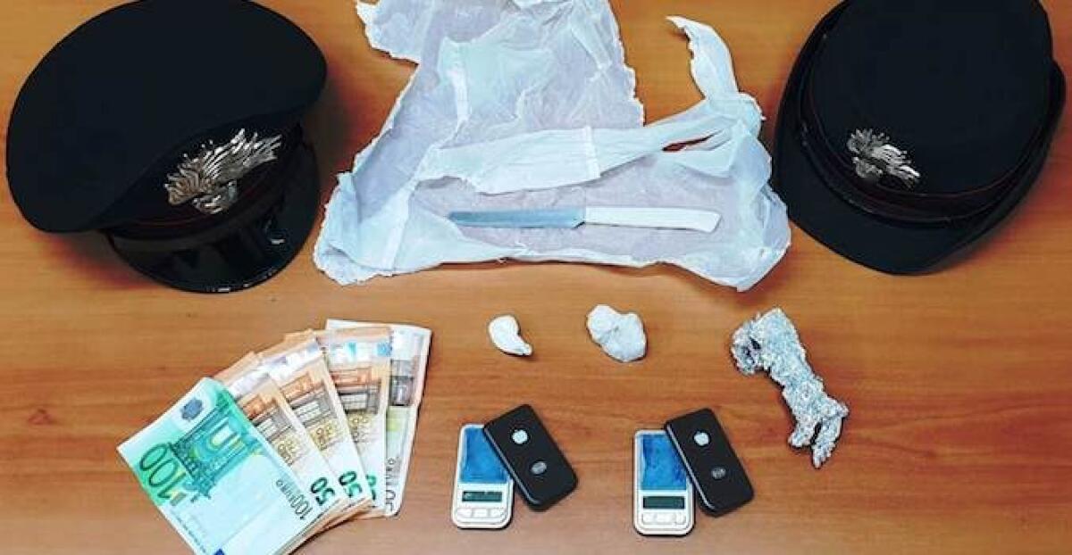 GRAVINA DI CATANIA: SFRUTTAVA IL PROPRIO BAR PER PIAZZARE LA DROGA AI CLIENTI, COMMERCIANTE IN MANETTE - 