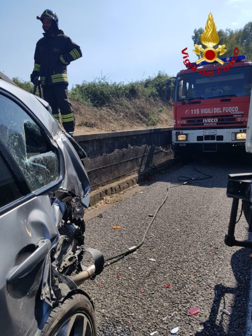INCIDENTE SULLA CATANIA-MESSINA FRA UN TIR E 3 AUTO: 67ENNE IN PROGNOSI RISERVATA