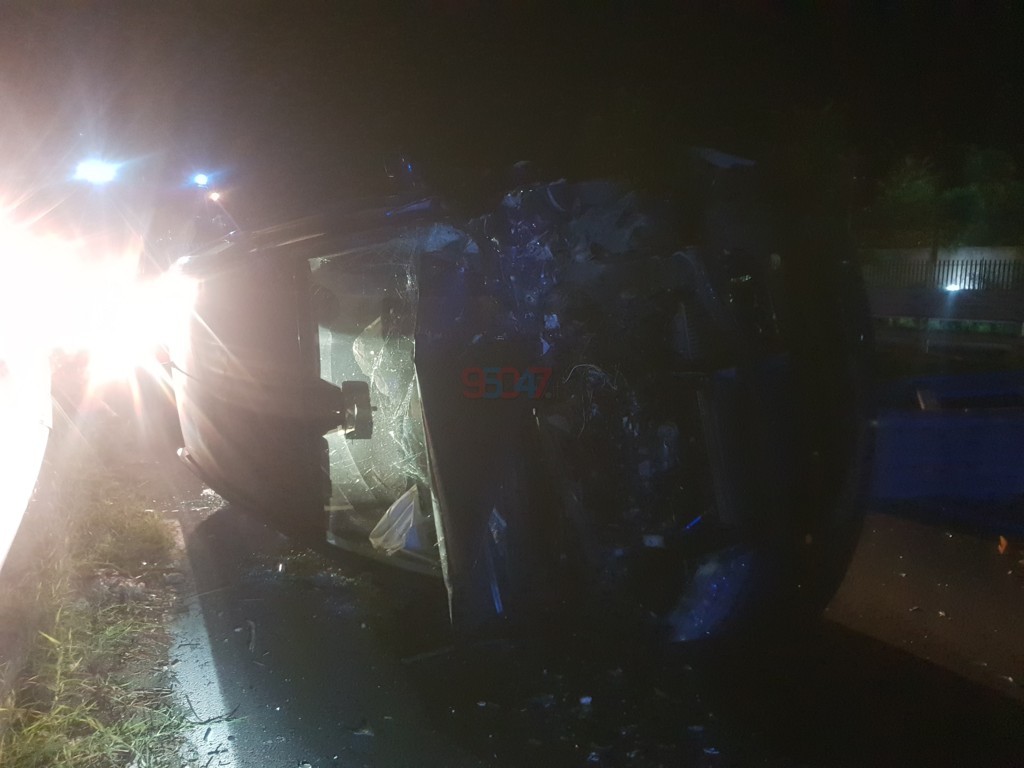 PATERNO'- AUTO SI RIBALTA VICINO LO SVINCOLO DI PALAZZOLO