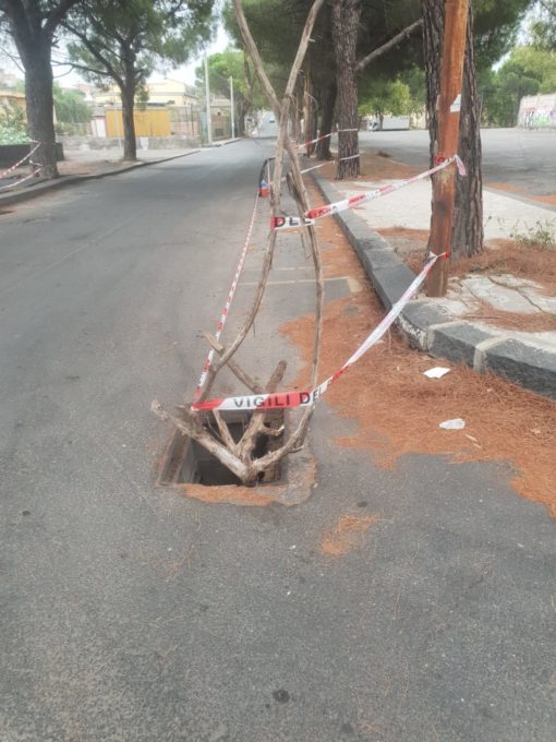 PATERNO': SCOMPARSE GRATE IN VIA ACQUE GRASSE