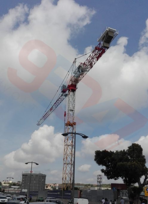 MISTERBIANCO: UOMO IN BILICO SU UNA GRU, IGNOTI I MOTIVI: LE FOTO